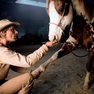 前行，是一條長途奔襲的路