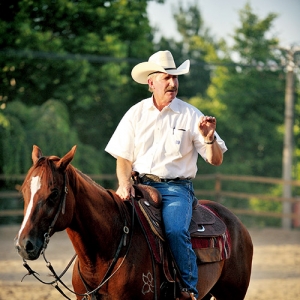 道格·米霍蘭德：一面是儒雅教師，一面是西部牛仔
