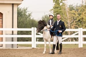 天津環(huán)亞小馬俱樂部：“嚴選”出高徒，做真正適合孩子的馬術教育 ...